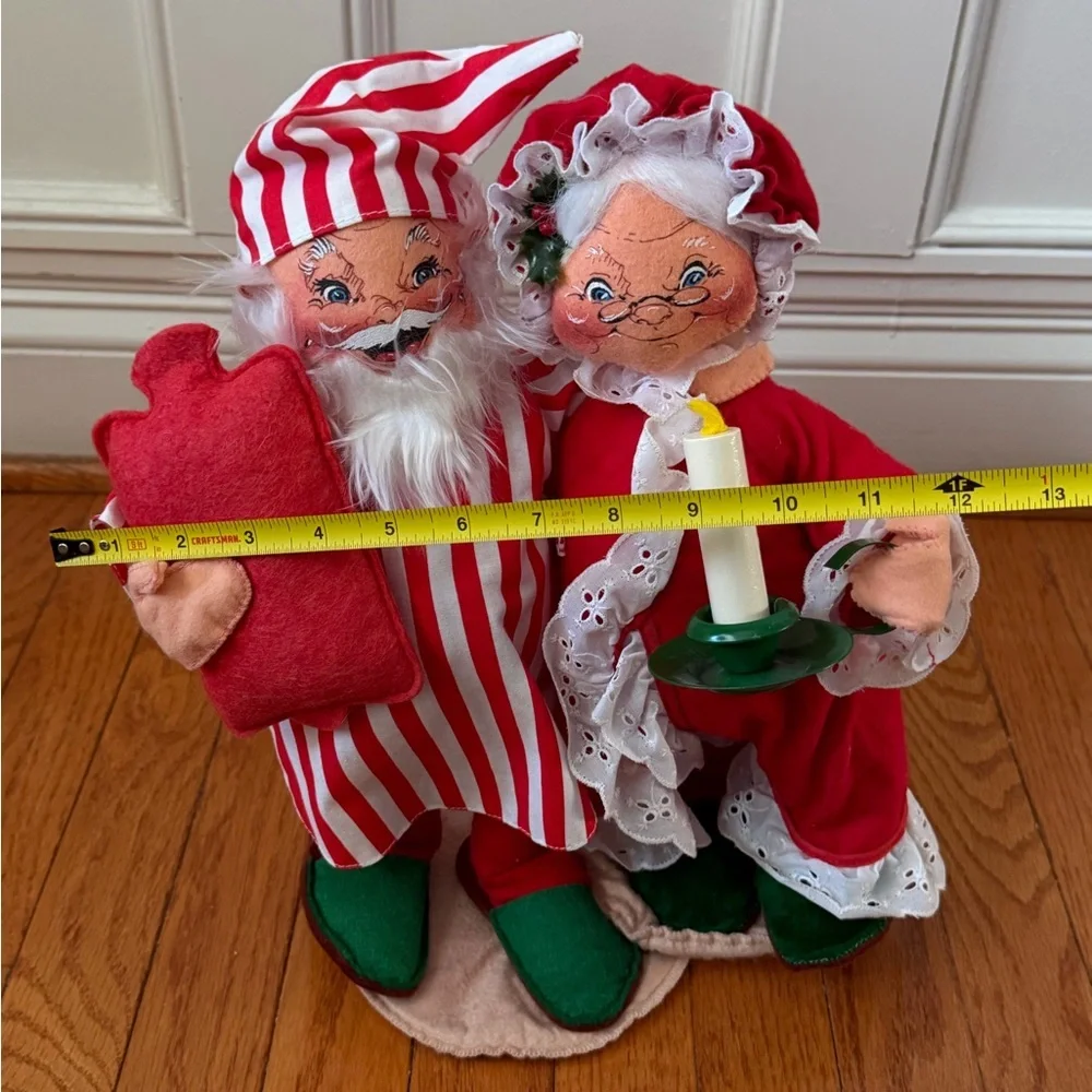 Annalee 1992 Santa & Mrs. Claus Christmas PJs candle hot water bottle dolls